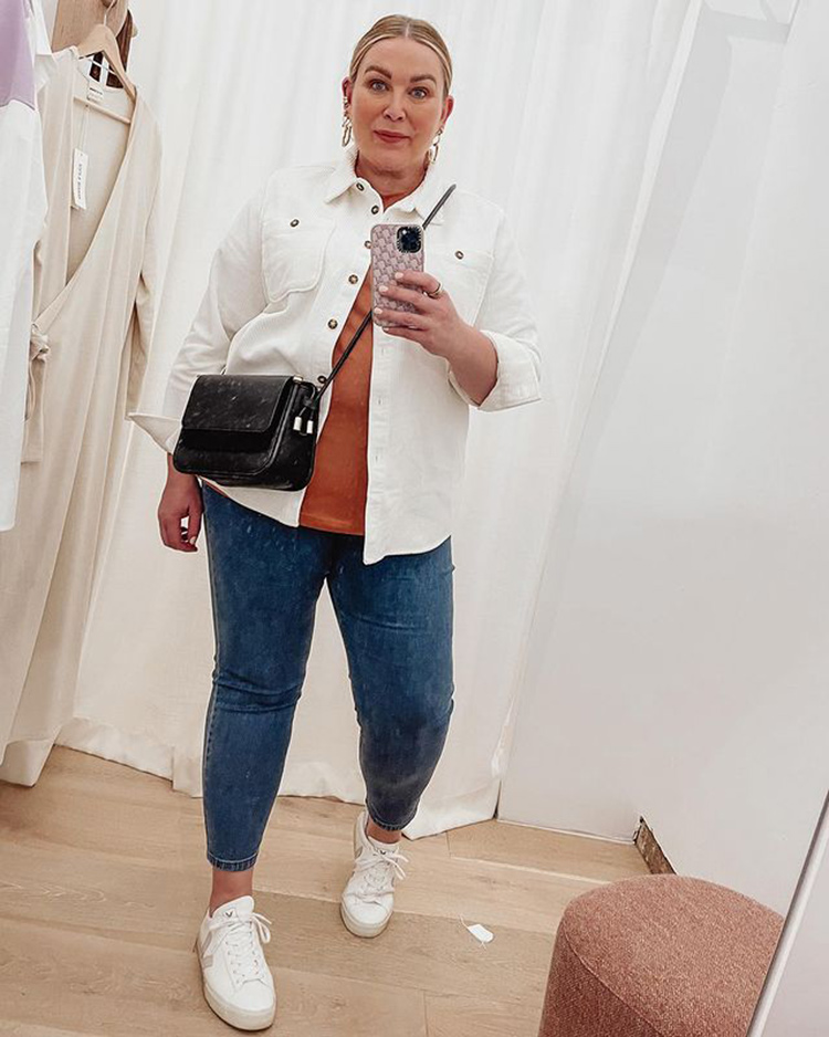 Sarah in a white shirt and jeans | 40plusstyle.com