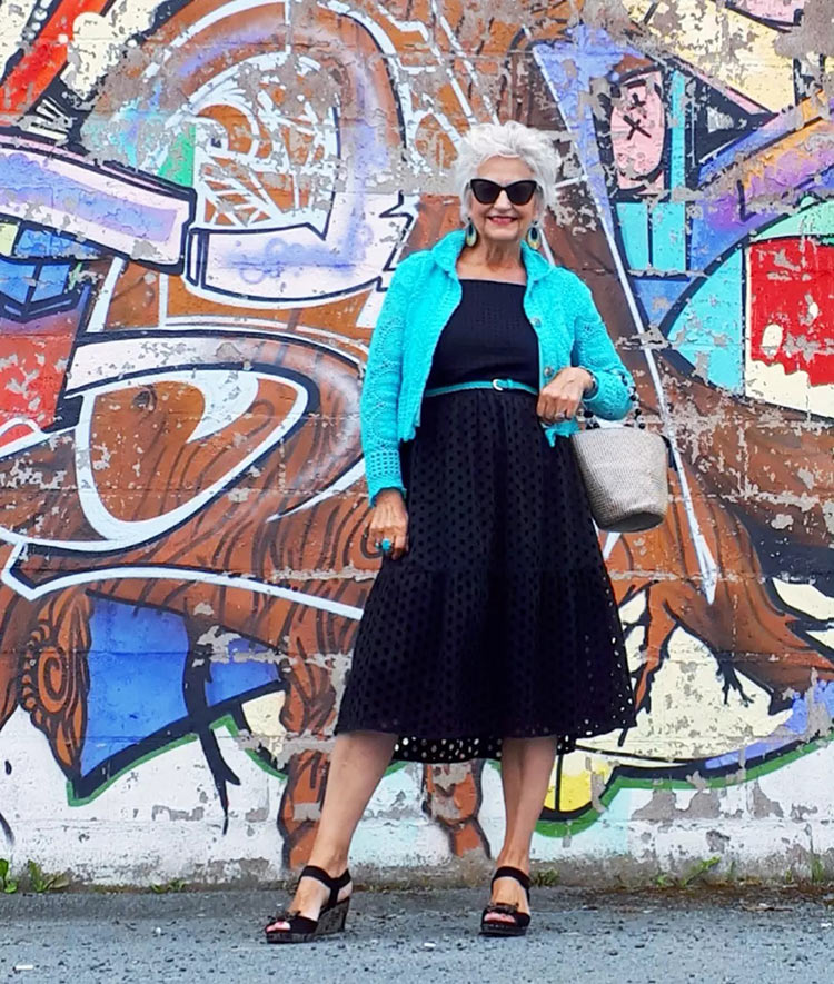 Colors that complement gray hair - turquoise | 40plusstyle.com