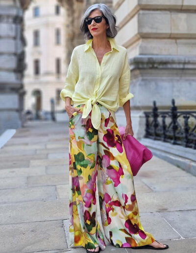 How to wear yellow - Carmen in a yellow shirt | 40plusstyle.com