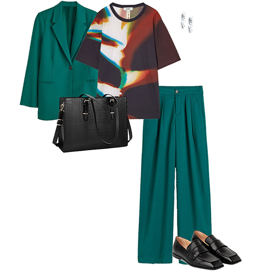 Green suit and t-shirt outfit | 40plusstyle.com