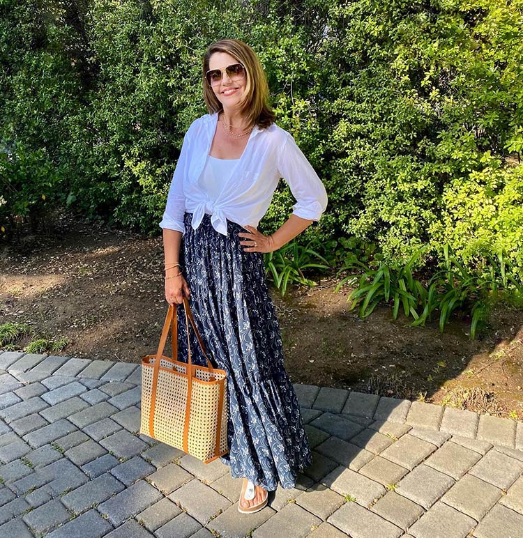 How to wear navy - Suzanne in a navy maxi skirt | 40plusstyle.com