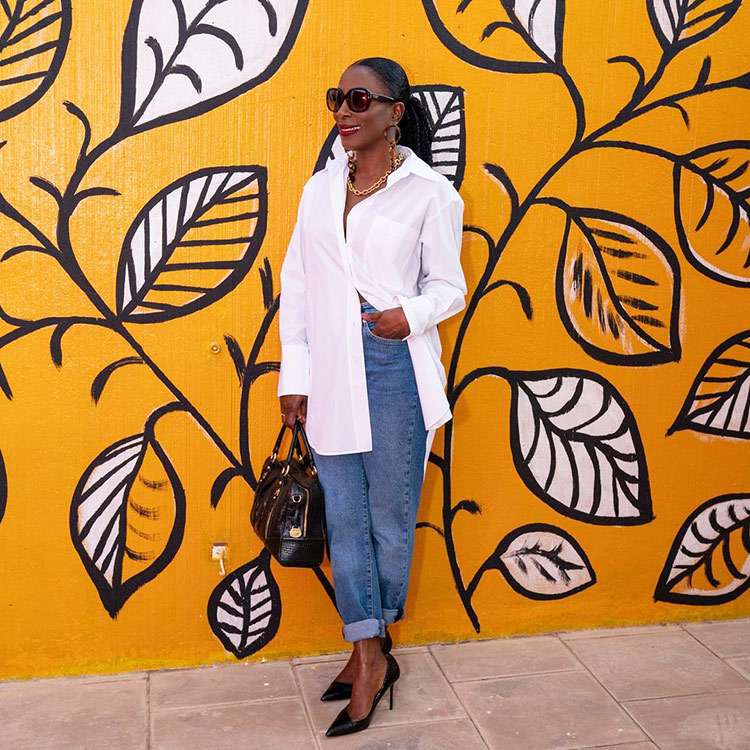 Interview with Angela Mashelle | White shirt, jeans and pumps | 40plusstyle.com