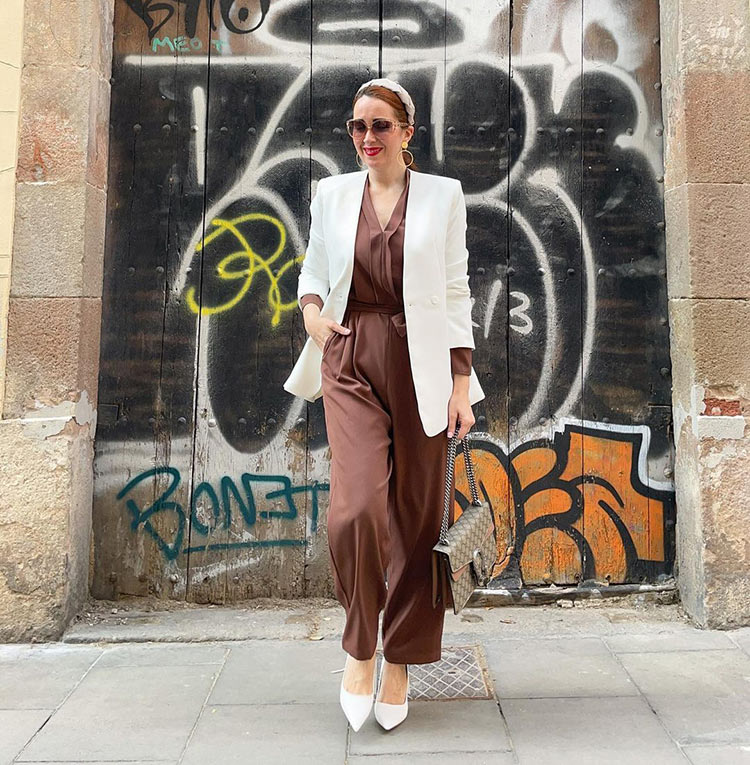 Patricia in a brown and white outfit | 40plusstyle.com