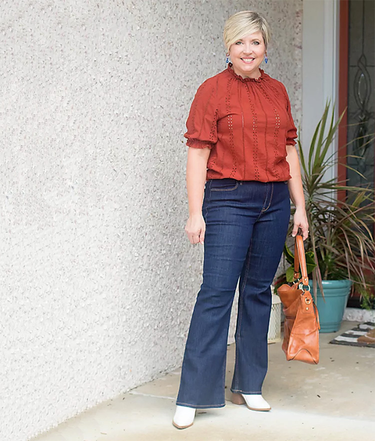 How to wear jeans to work - Fonda in jeans and a blouse | 40plusstyle.com