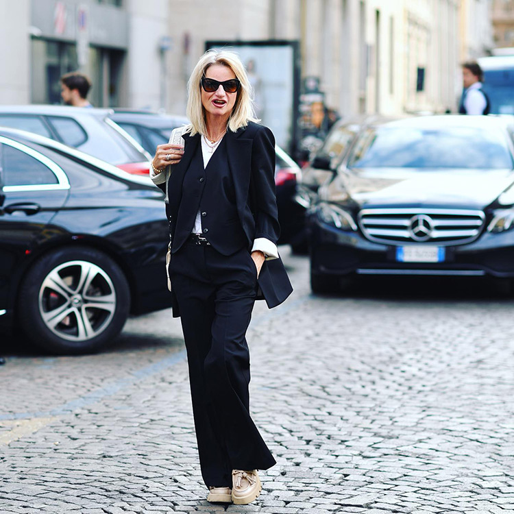 How to wear black over 40 - 40+style