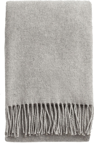 Cuyana Recycled Cashmere Scarf | 40plusstyle.com