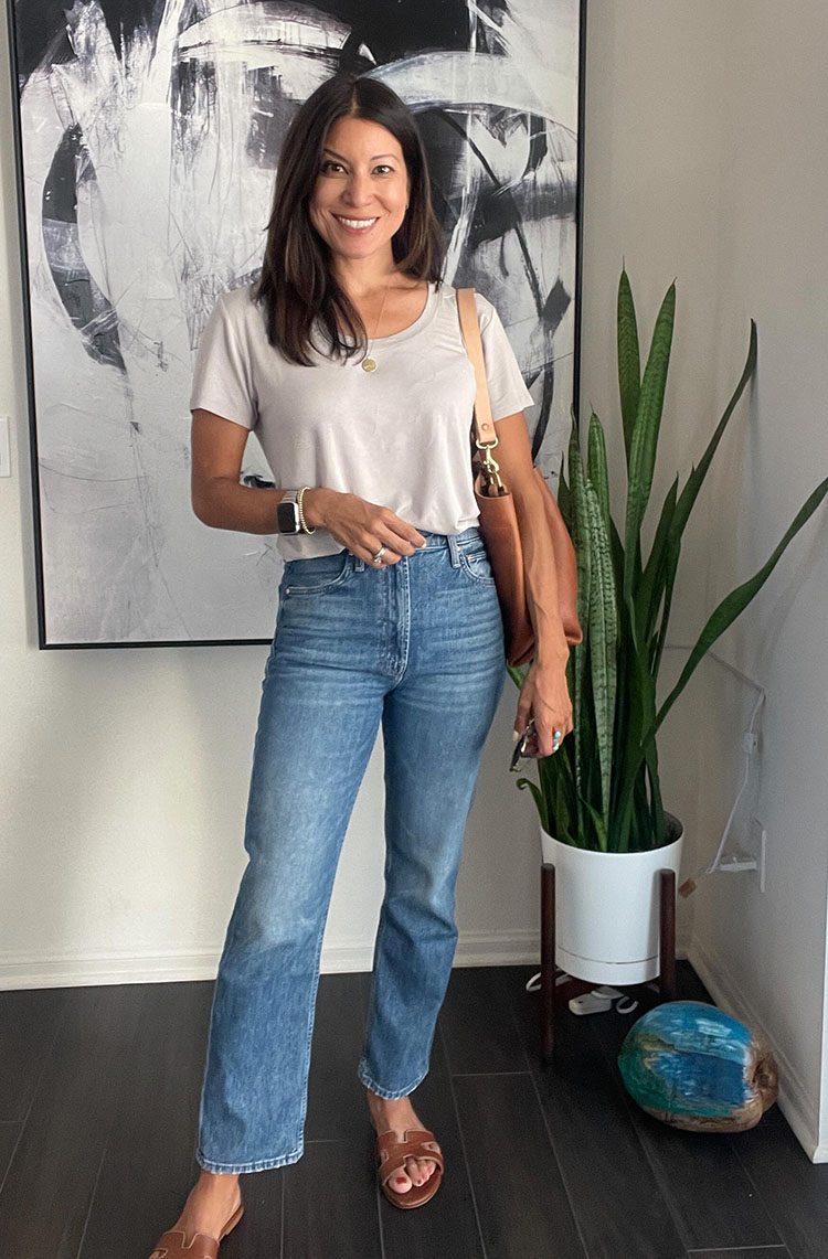 Wardrobe essentials - Adaline in jeans and a t-shirt | 40plusstyle.com
