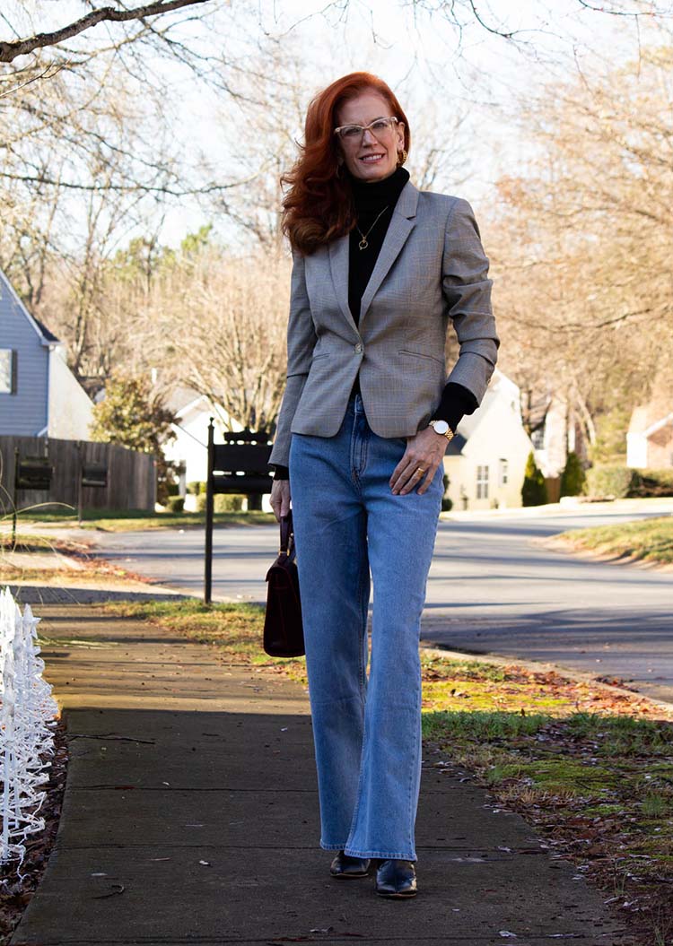 Business casual attire for women - Jess in a blazer and jeans | 40plusstyle.com