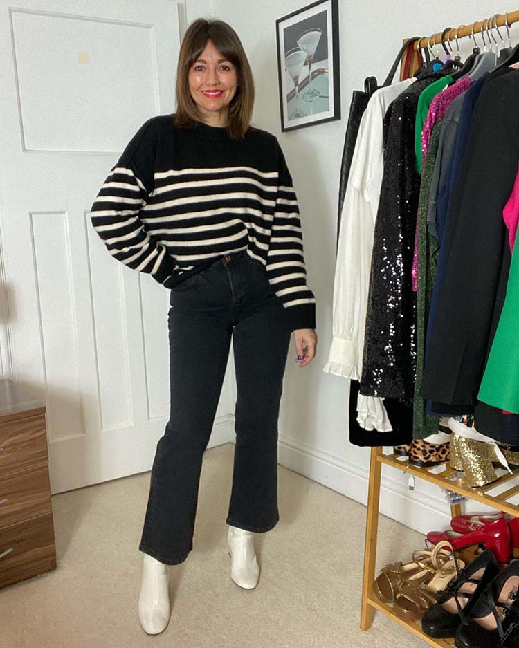 Jeans for the hourglass figure - Nikki wears a pair of crop flare jeans | 40plusstyle.com