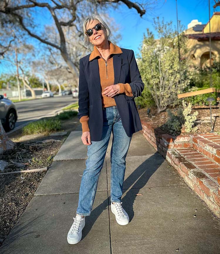 Travel clothes for women - Susan in a blazer and jeans | 40plusstyle.com