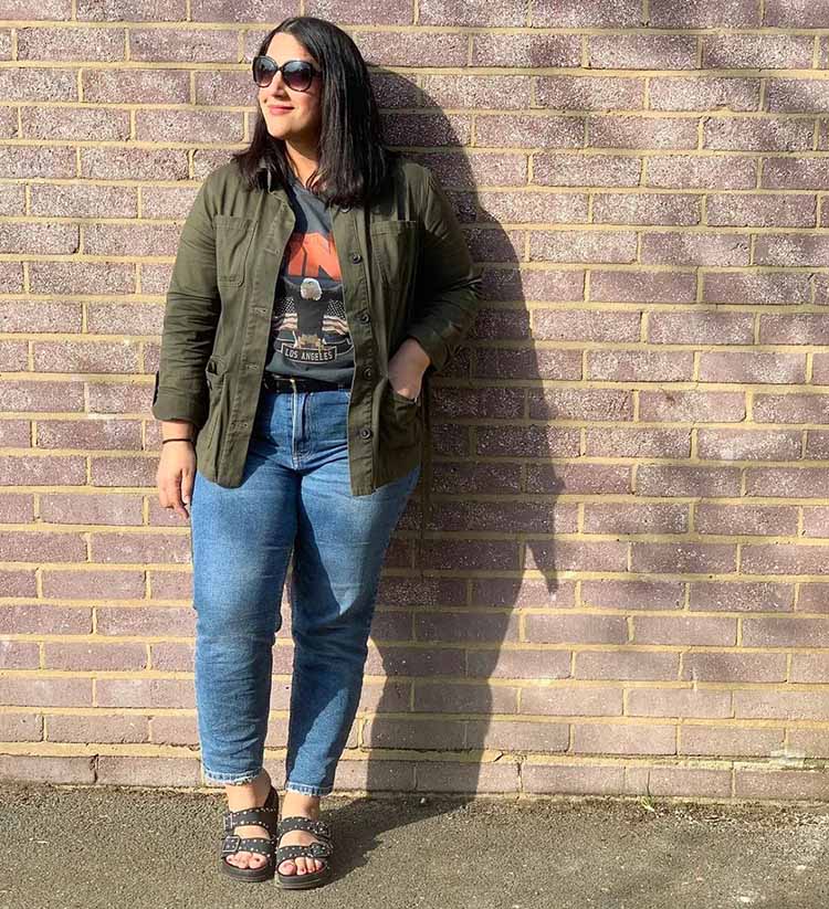 How to choose a summer coat - Jas wears a utility style jacket over her jeans and sandals outfit | 40plusstyle.com