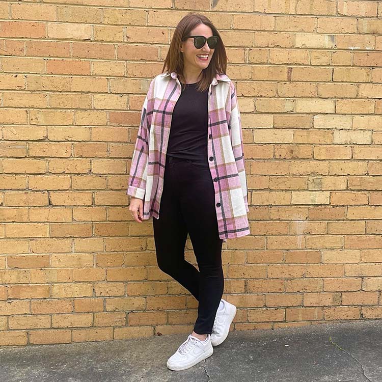 Karen wears a black outfit with a pink shacket | 40plusstyle.com