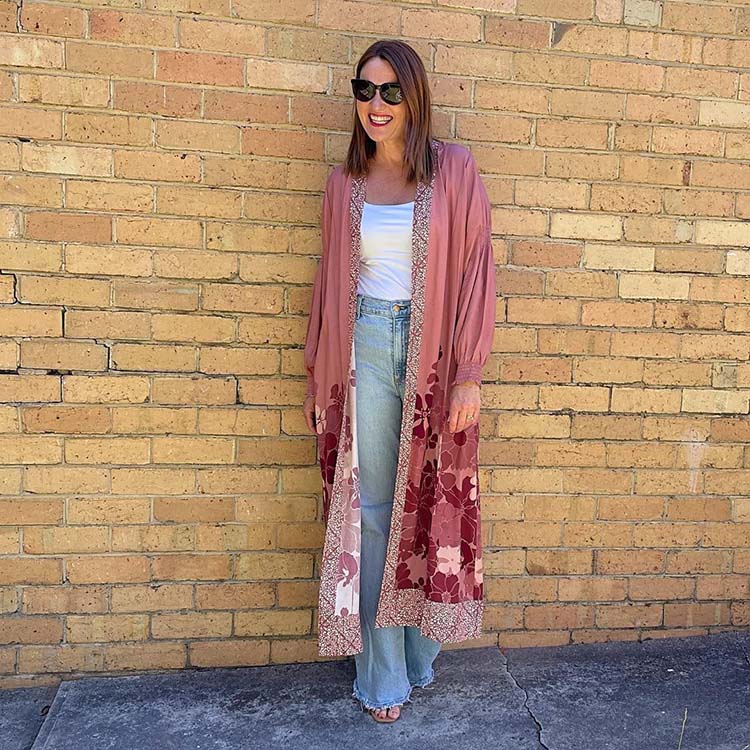 Karen wears a duster jacket over her jeans and t-shirt | 40plusstyle.com
