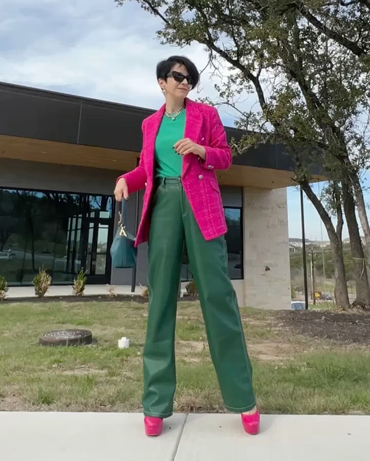 Natalia wears a green and pink outfit | 40plusstyle.com
