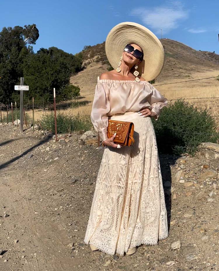 Tamera wears a neutral boho outfit | 40plusstyle.com