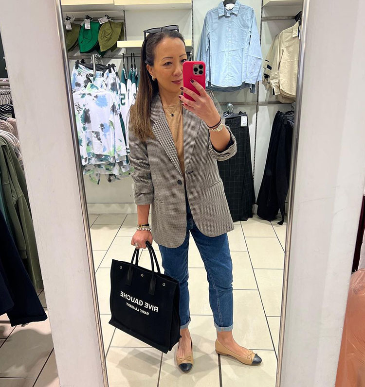 Abi wears an oversized blazer and jeans | 40plusstyle.com