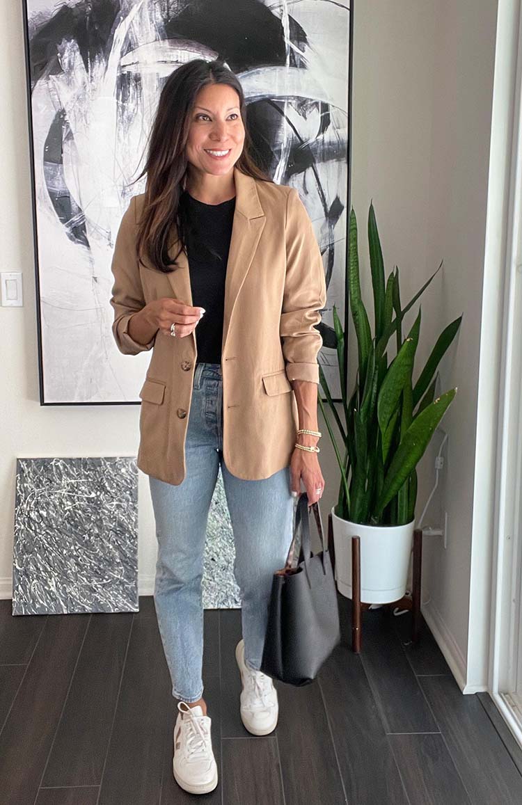 Adaline wears a blazer and jeans | 40plusstyle.com