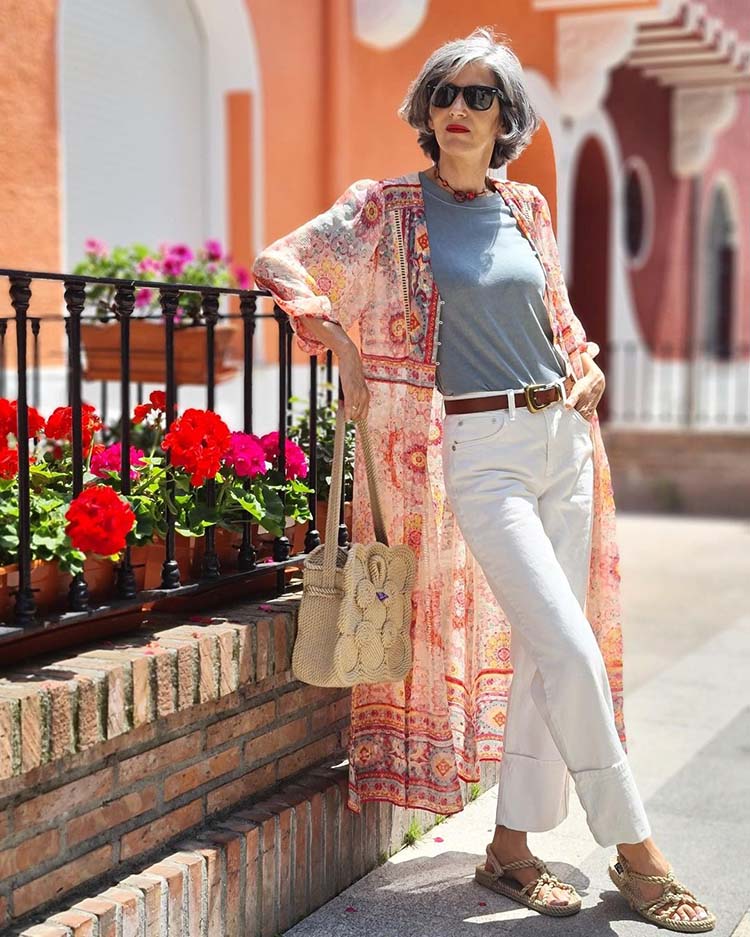What to wear in summer - Carmen wears a kimono over her jeans | 40plusstyle.com