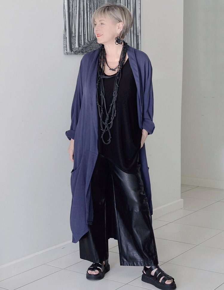 How to wear navy blue - Deborah wears a navy and blue outfit | 40plusstyle.com