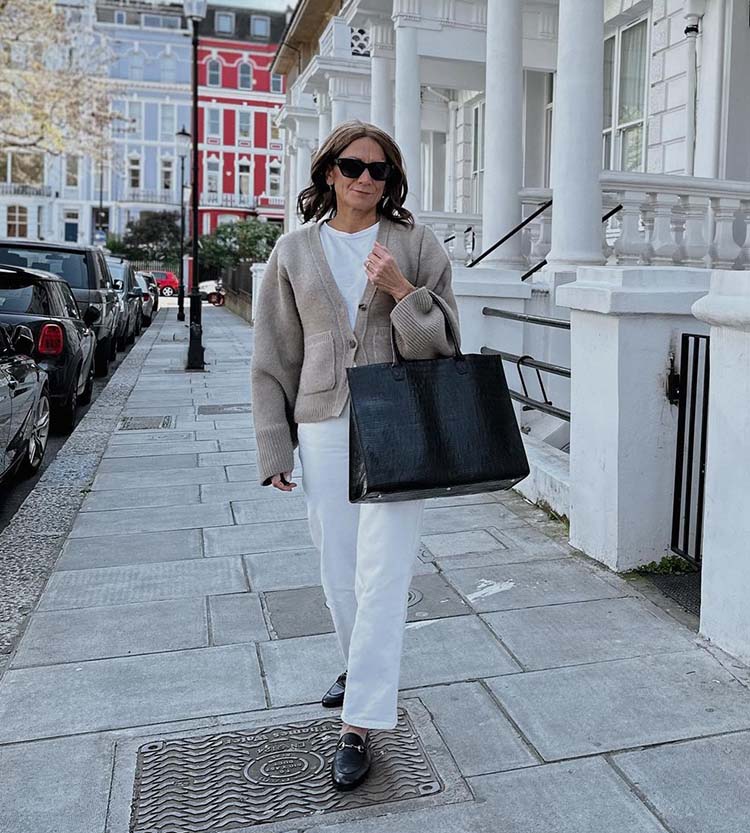 Sylvia wears a white and gray outfit | 40plusstyle.com