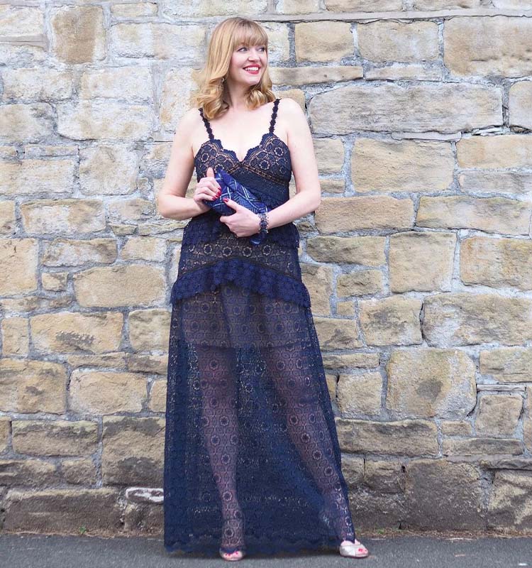 What to wear to a gala - Lizz wears a lace navy dress | 40plusstyle.com