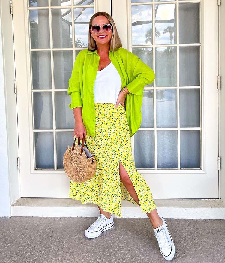 Jona wears an outfit of green and yellow | 40plusstyle.com