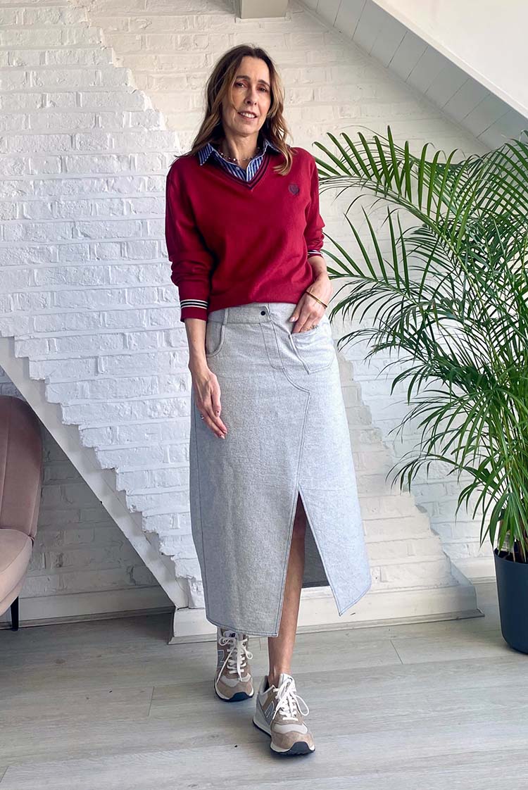 Marie-Louise wears a v-neck sweater and full skirt| 40plusstyle.com