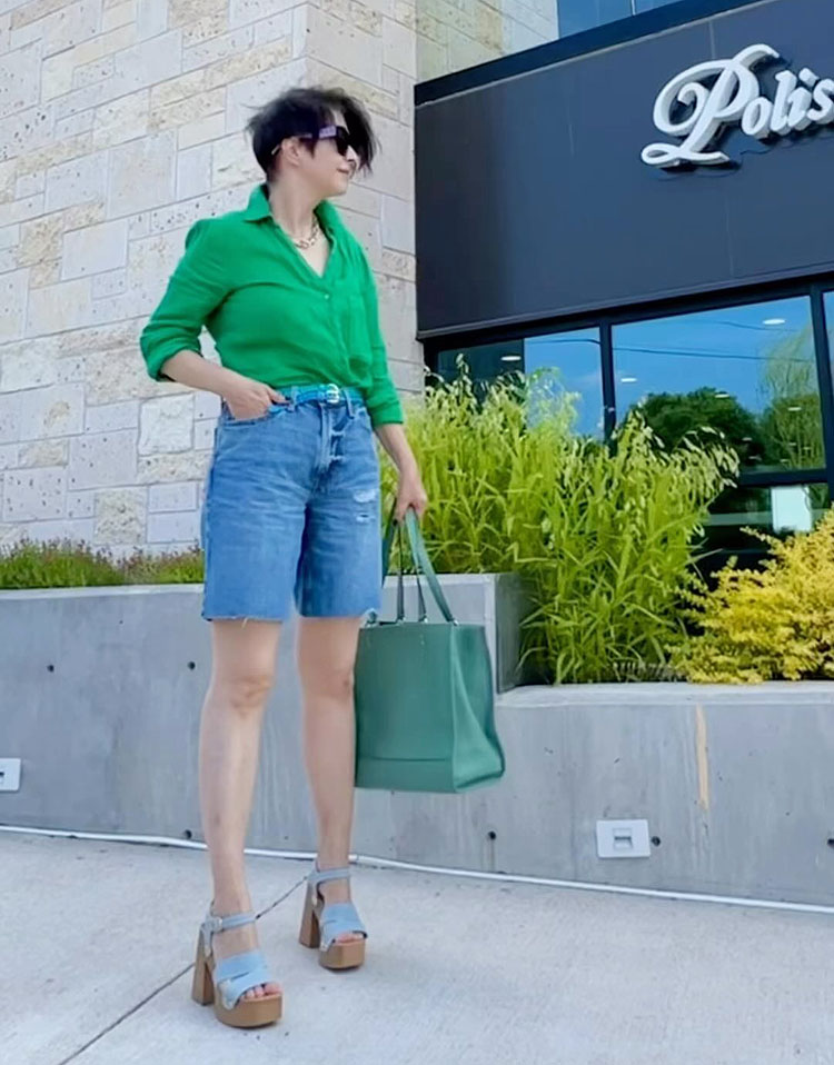 Natalia wears a green and blue outfit | 40plusstyle.com