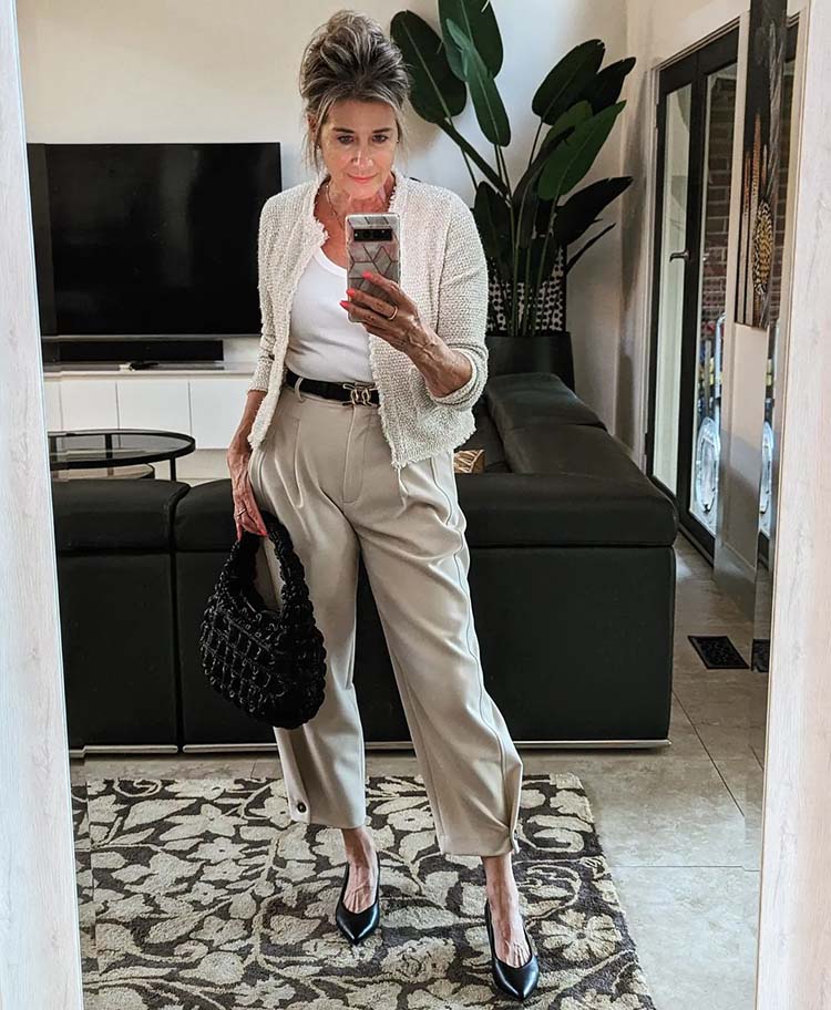 Suzie wears an classic all neutral outfit | 40plusstyle.com