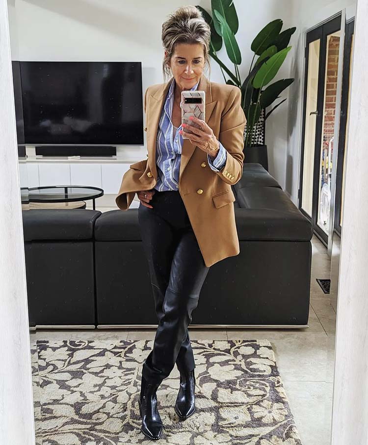 Outfits for fall 2023: Suzie in blazer, coated pants and booties | 40plusstyle.com