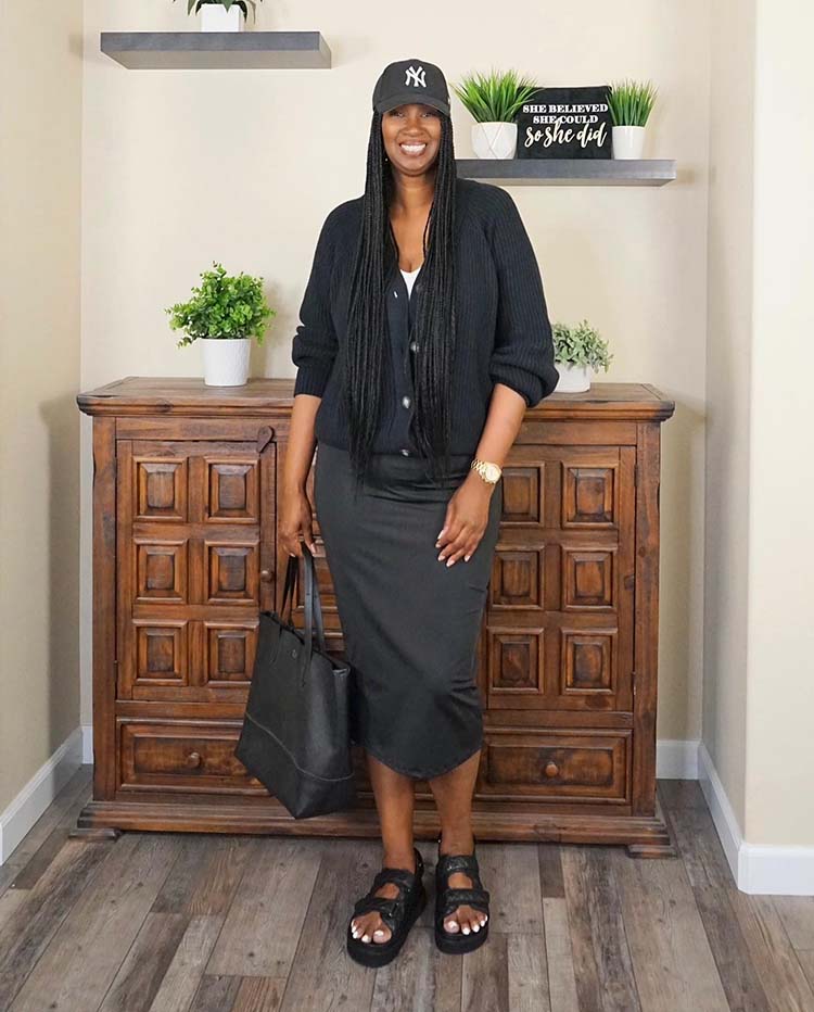 Tanasha in an all black casual outfit | 40plusstyle.com