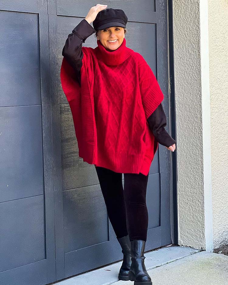 Winter outfits for women: Jona in poncho and leggings | 40plusstyle.com