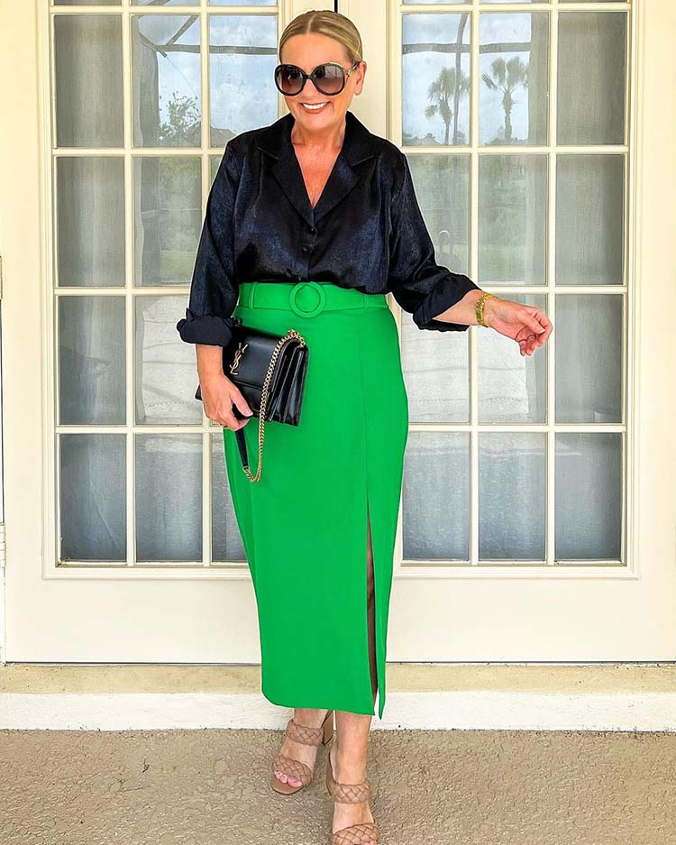Jona wears a black and green outfit | 40plusstyle.com