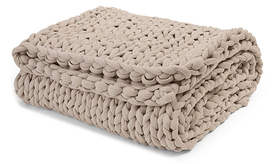 Bearaby Organic Cotton Weighted Knit Blanket | 40plusstyle.com