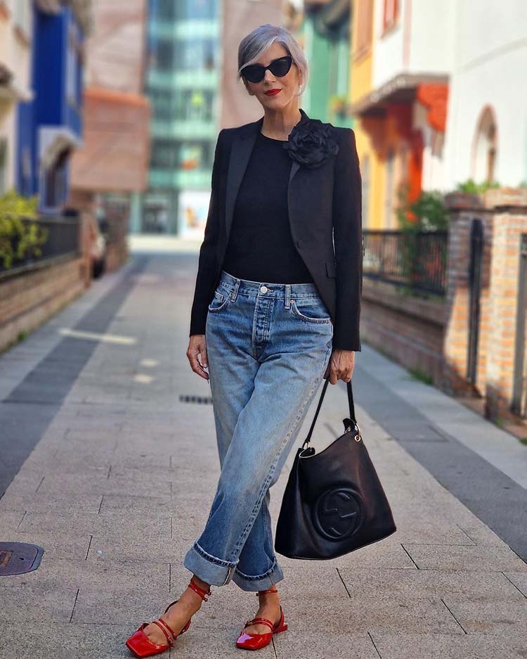 Carmen in blazer and jeans | 40plusstyle.com