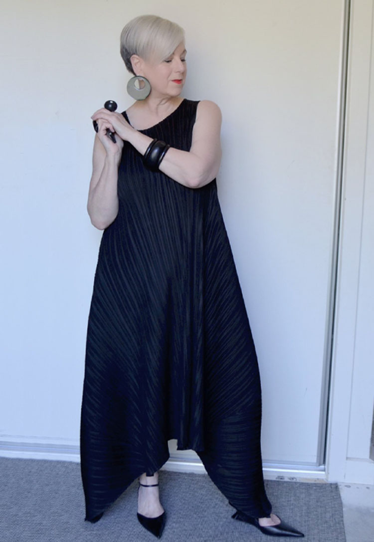Deborah in pleated dress and pumps | 40plusstyle.com
