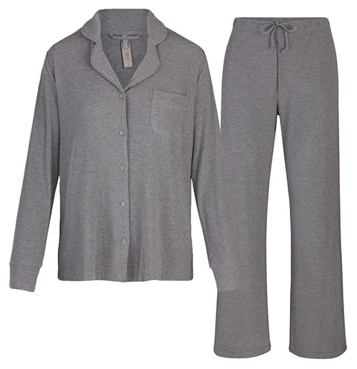 Best pajamas for women: SKIMS Soft Lounge Sleep Set | 40plusstyle.com
