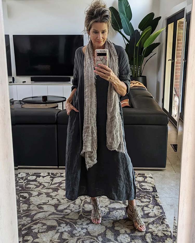 Suzie in linen dress, tassel sandals and scarf | 40plusstyle.com
