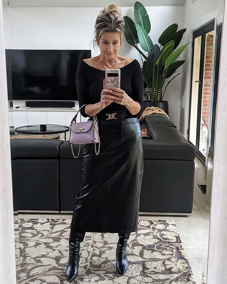 Suzie in an all black outfit | 40plusstyle.com