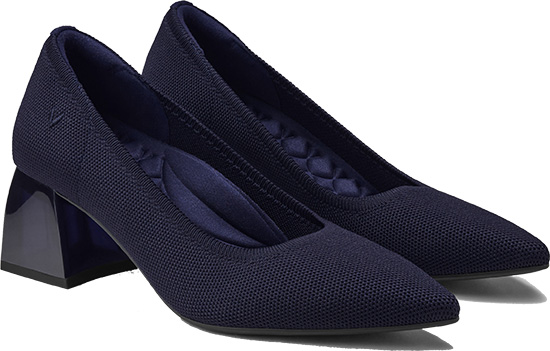 Most comfortable heels: Vivaia Pointed-Toe Block Heels | 40plusstyle.com