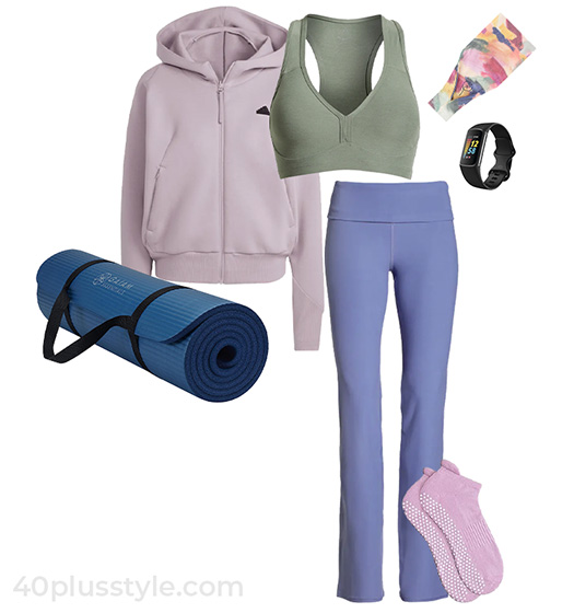 Hoodie and yoga pants outfit | 40plusstyle.com