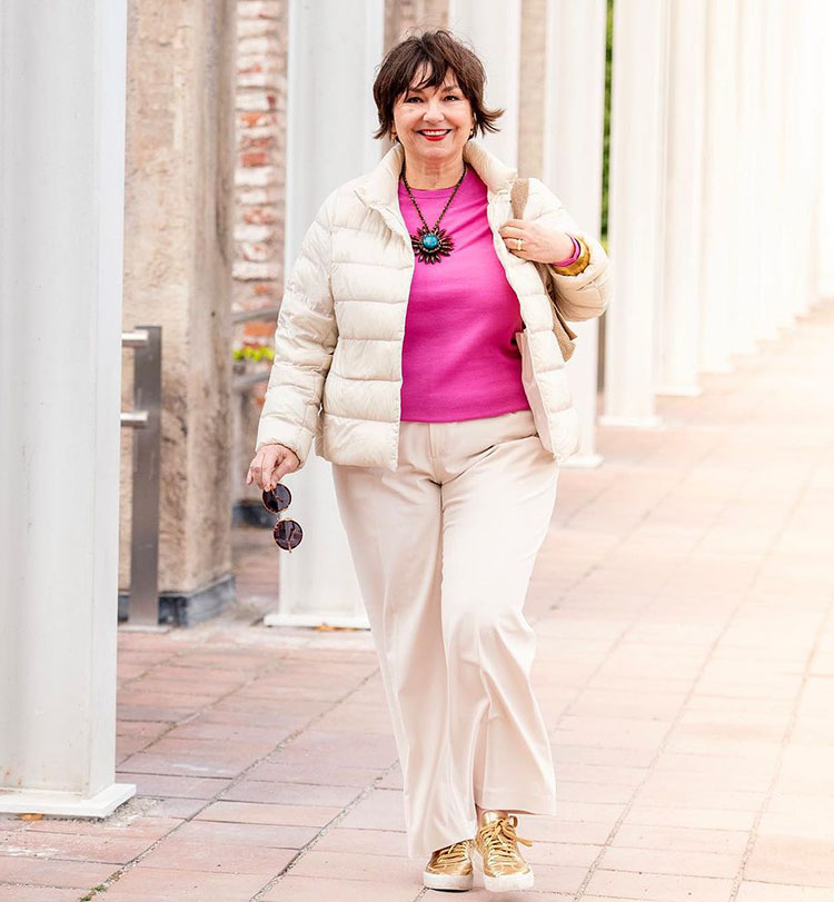 Susanne in a pink and cream outfit | 40plusstyle.com