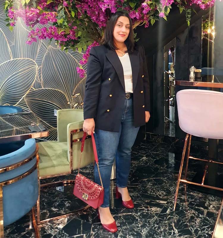 Jas wears jeans and a blazer with heels | 40plusstyle.com