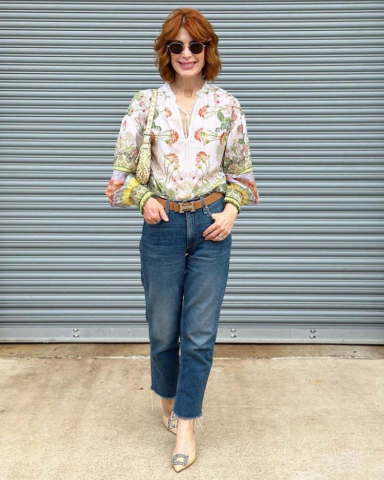 Cathy in straight jeans, printed blouse and pumps | 40plusstye.com