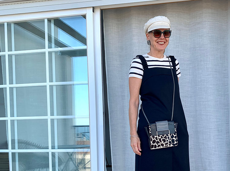 Sylvia accessorizes with a print bag | 40plusstyle.com