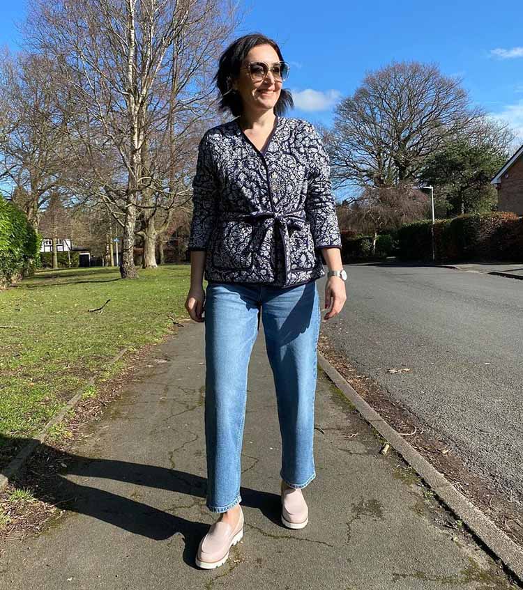 Emms in jeans and arch support shoes | 40plusstyle.com