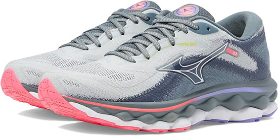 Best shoes with arch support: Mizuno Wave Sky 7 Shoes | 40plusstyle.com