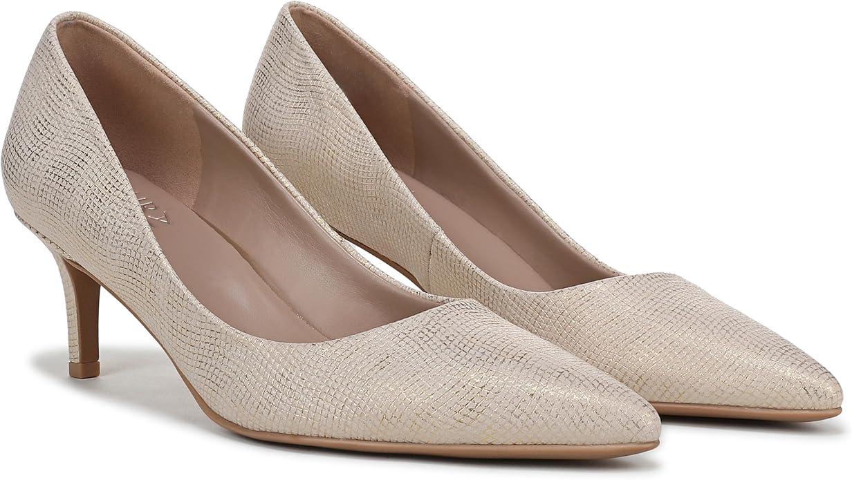 Naturalizer Everly Pumps | 40plusstyle.com