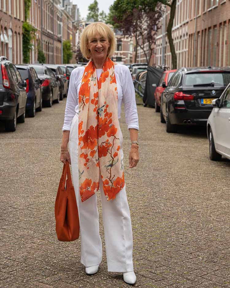 Greetje wears a white and orange outfit | 40plusstyle.com