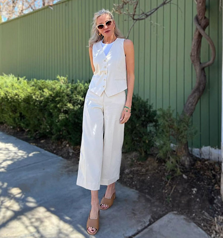 Wide leg cropped pants and how to wear them for summer | 40plusstyle.com